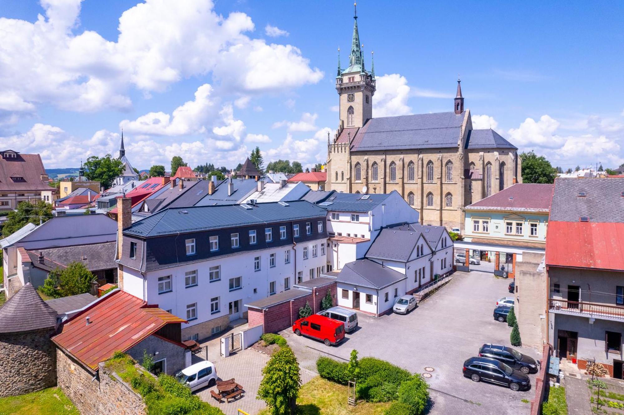 Hotel Pivovar Polička Buitenkant foto