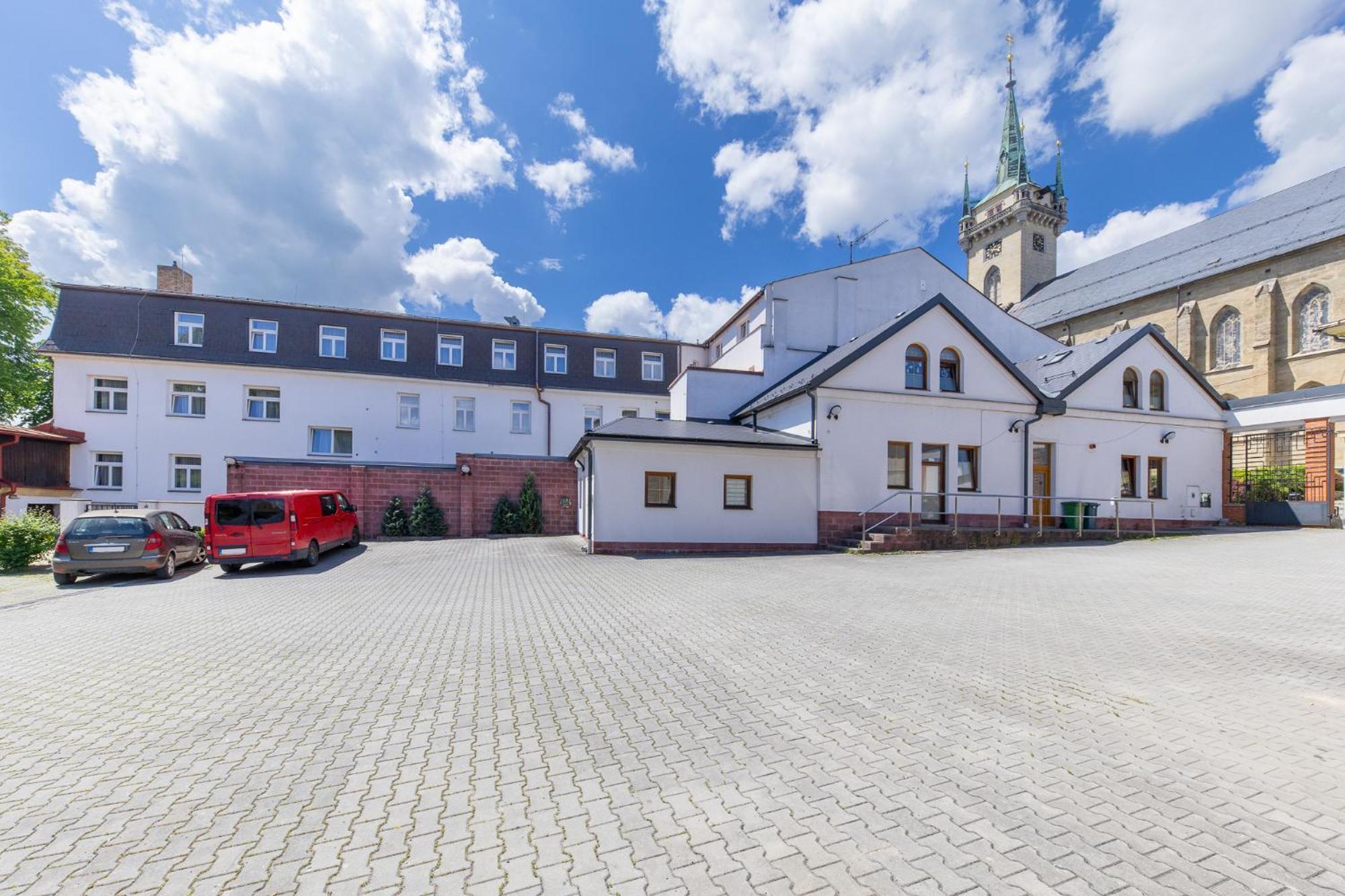 Hotel Pivovar Polička Buitenkant foto