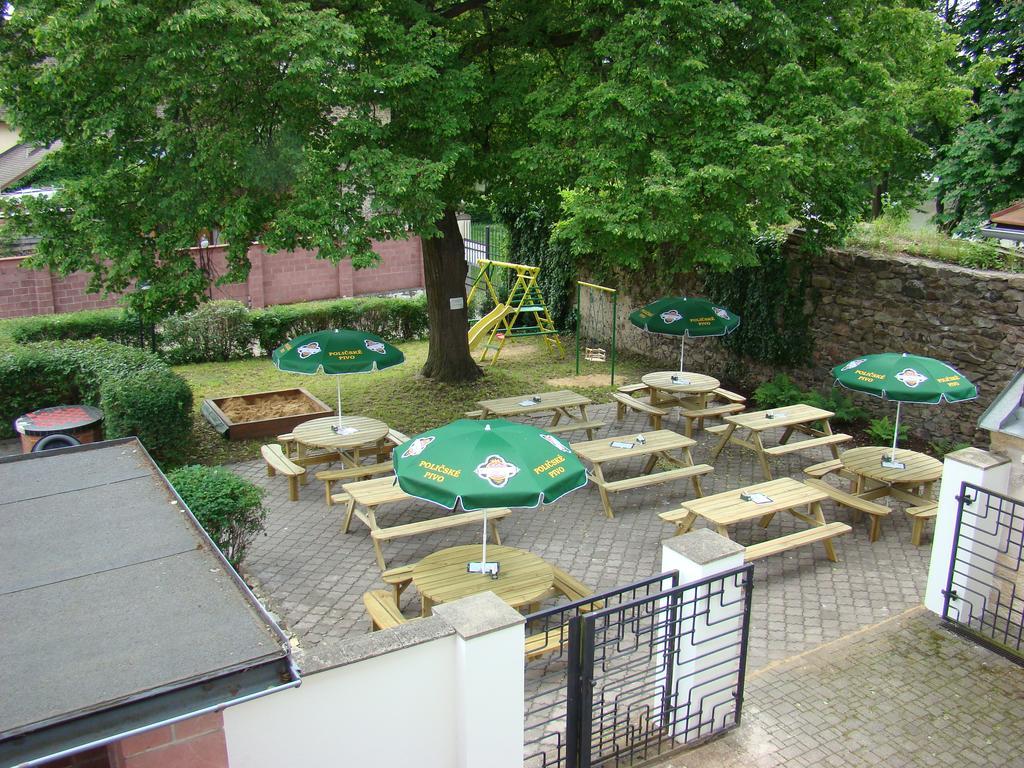 Hotel Pivovar Polička Buitenkant foto