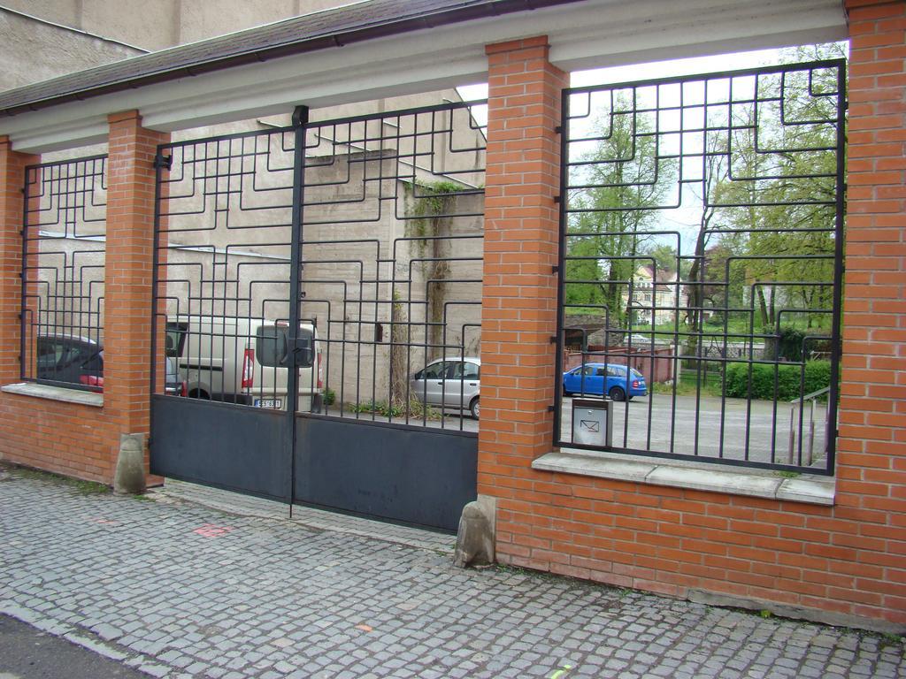 Hotel Pivovar Polička Buitenkant foto